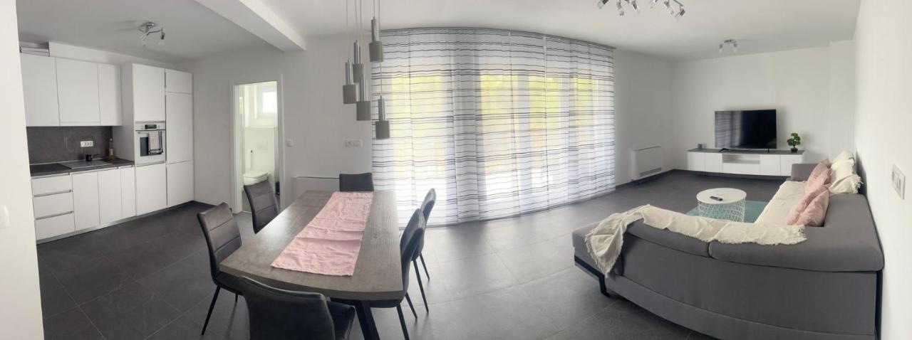 Apartmani Lana Rab Town Exterior photo